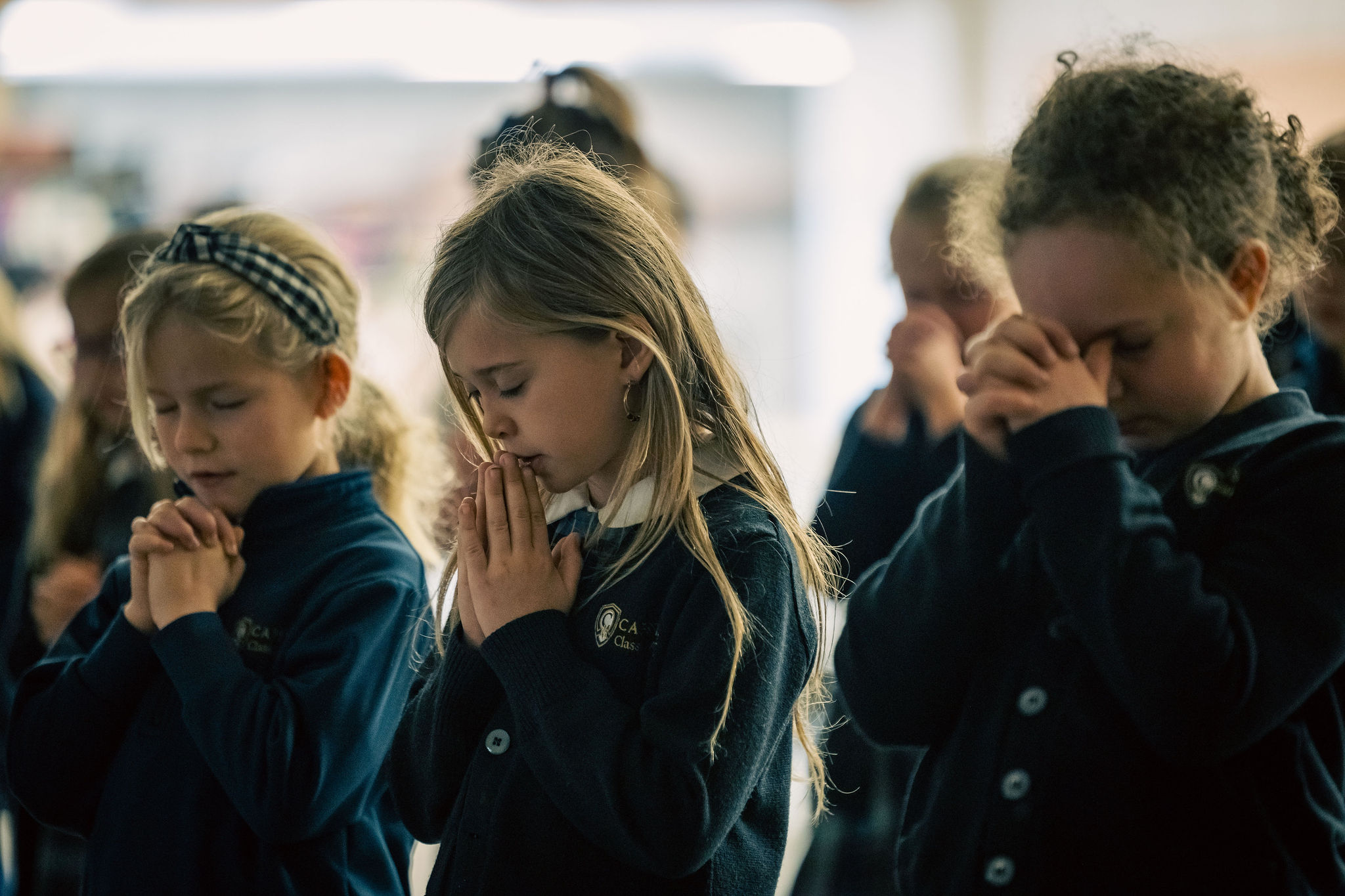 girls praying in recitation